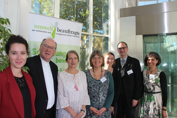 Von links: Isabella Uhl-Hädicke, Bischof Alois Schwarz, Helga Kromp-Kolb, Hemma Opis-Pieber, Kathrin Muttenthaler, Superintendent Olivier Dantine, Anna Kirchengast